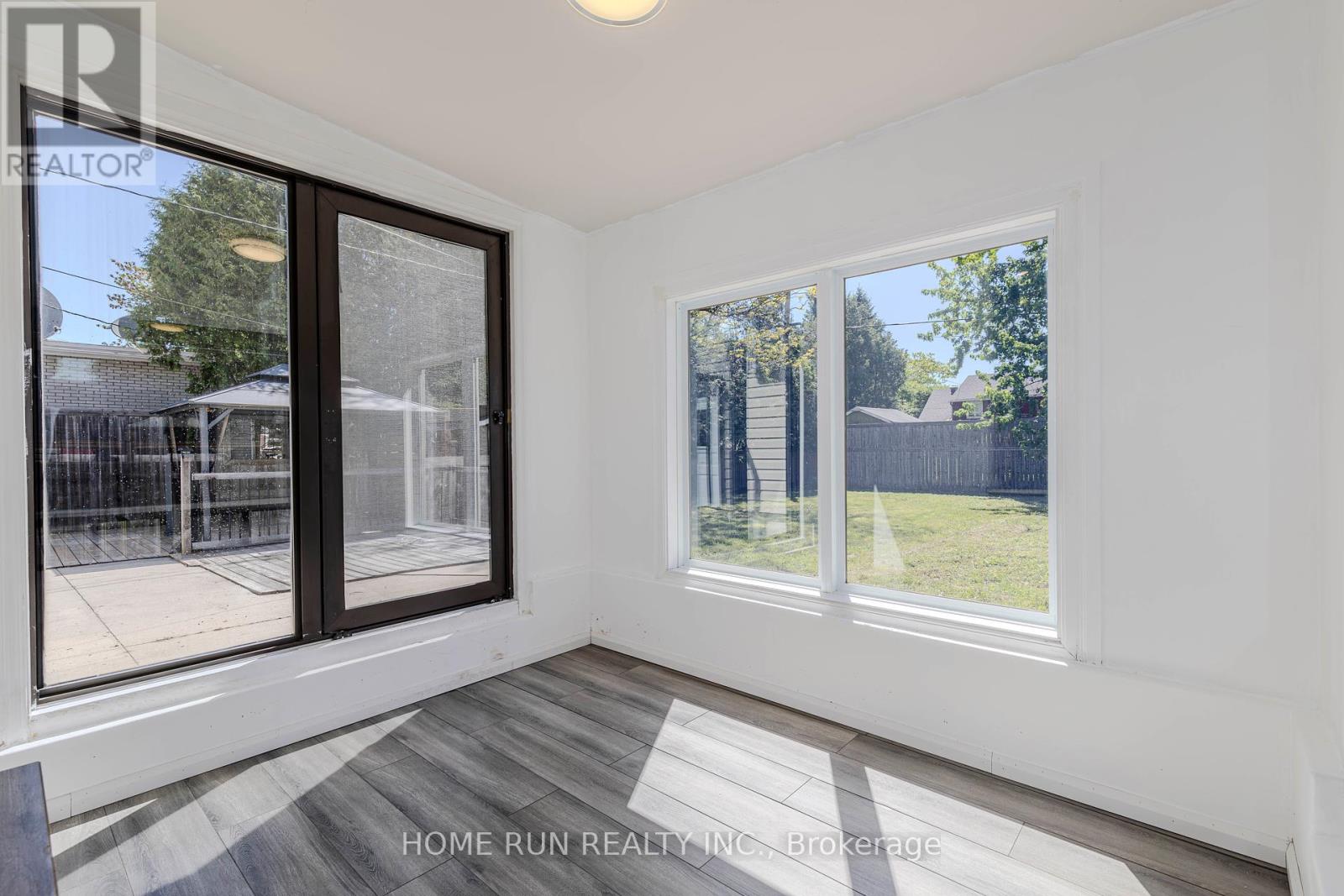 Photo 19 of 92 Meadowlands Drive, Ottawa ON