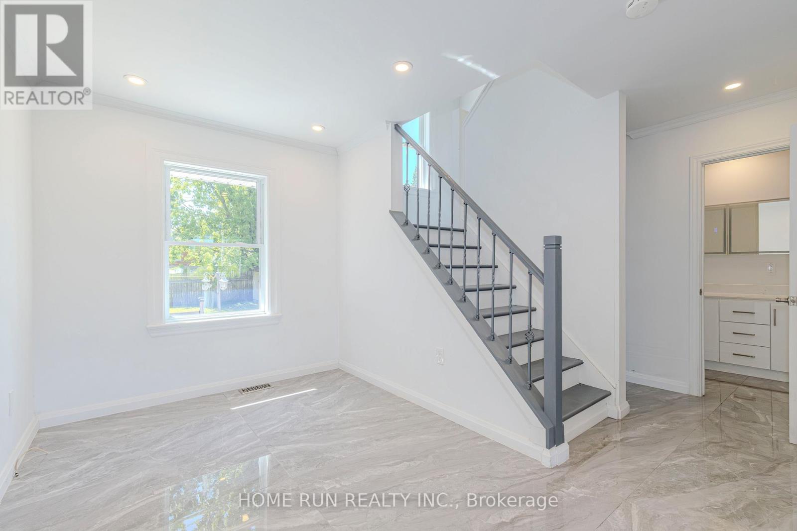 Photo 9 of 92 Meadowlands Drive, Ottawa ON