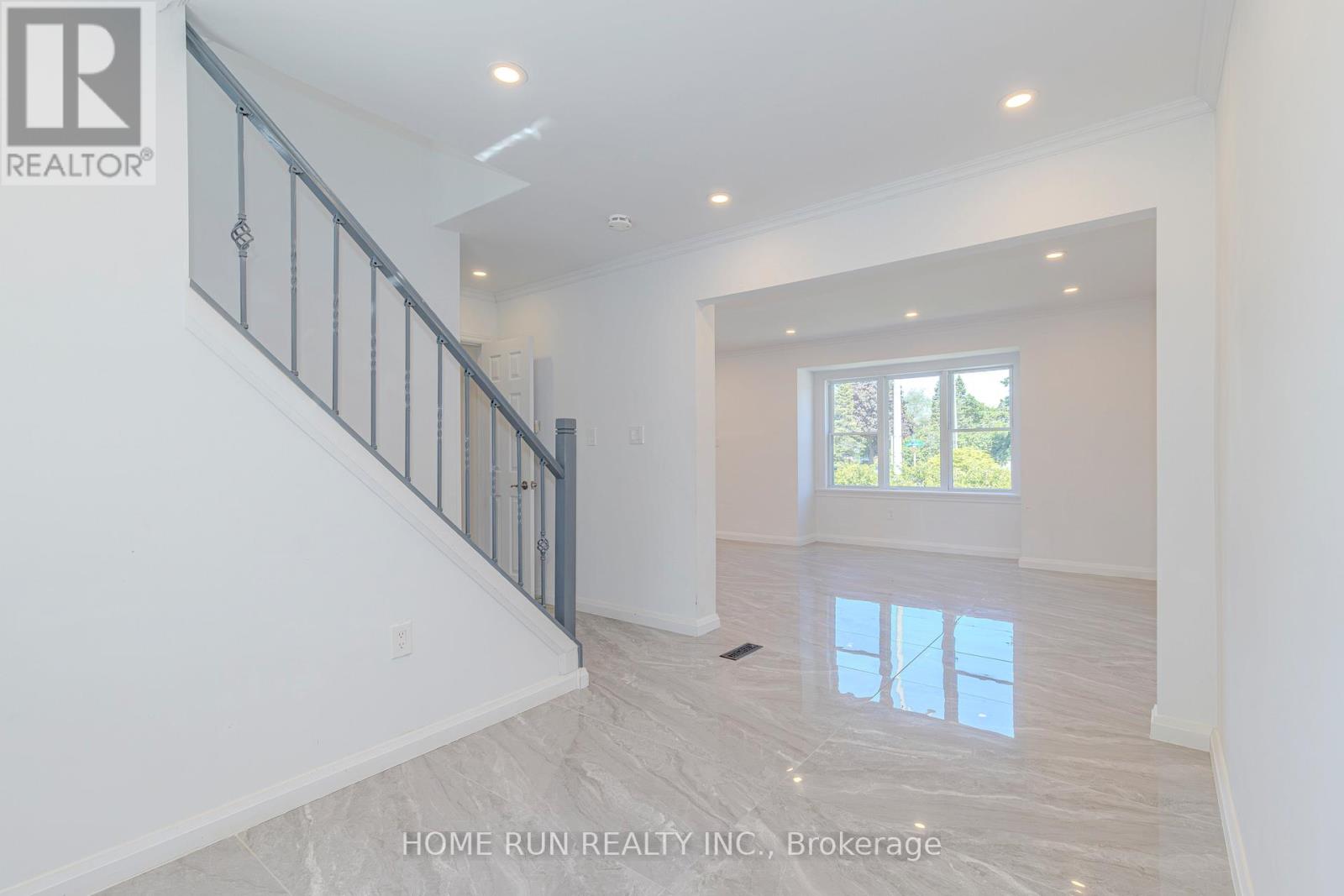 Photo 31 of 92 Meadowlands Drive, Ottawa ON