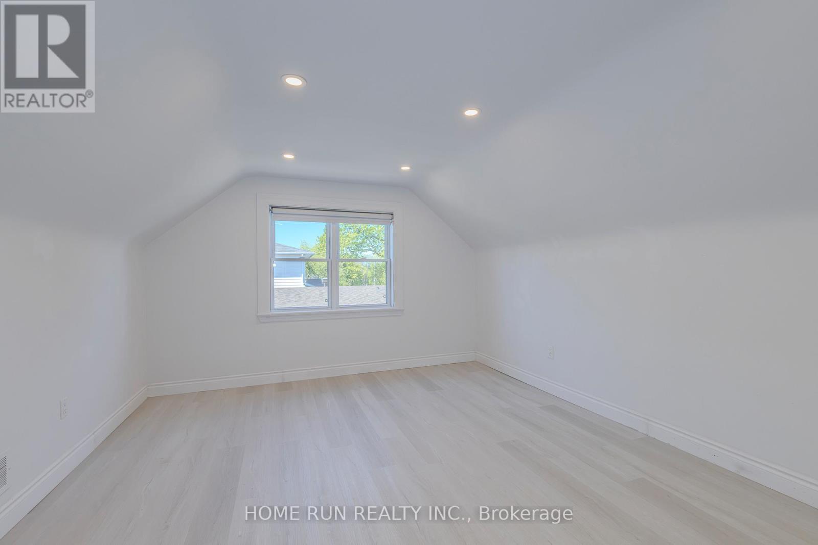Photo 12 of 92 Meadowlands Drive, Ottawa ON