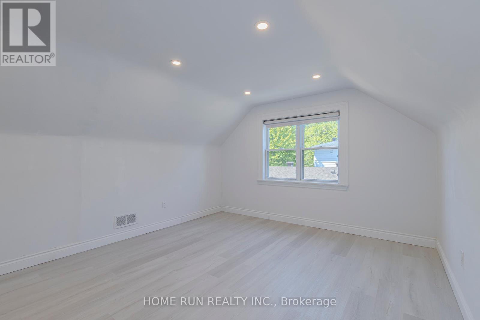 Photo 25 of 92 Meadowlands Drive, Ottawa ON