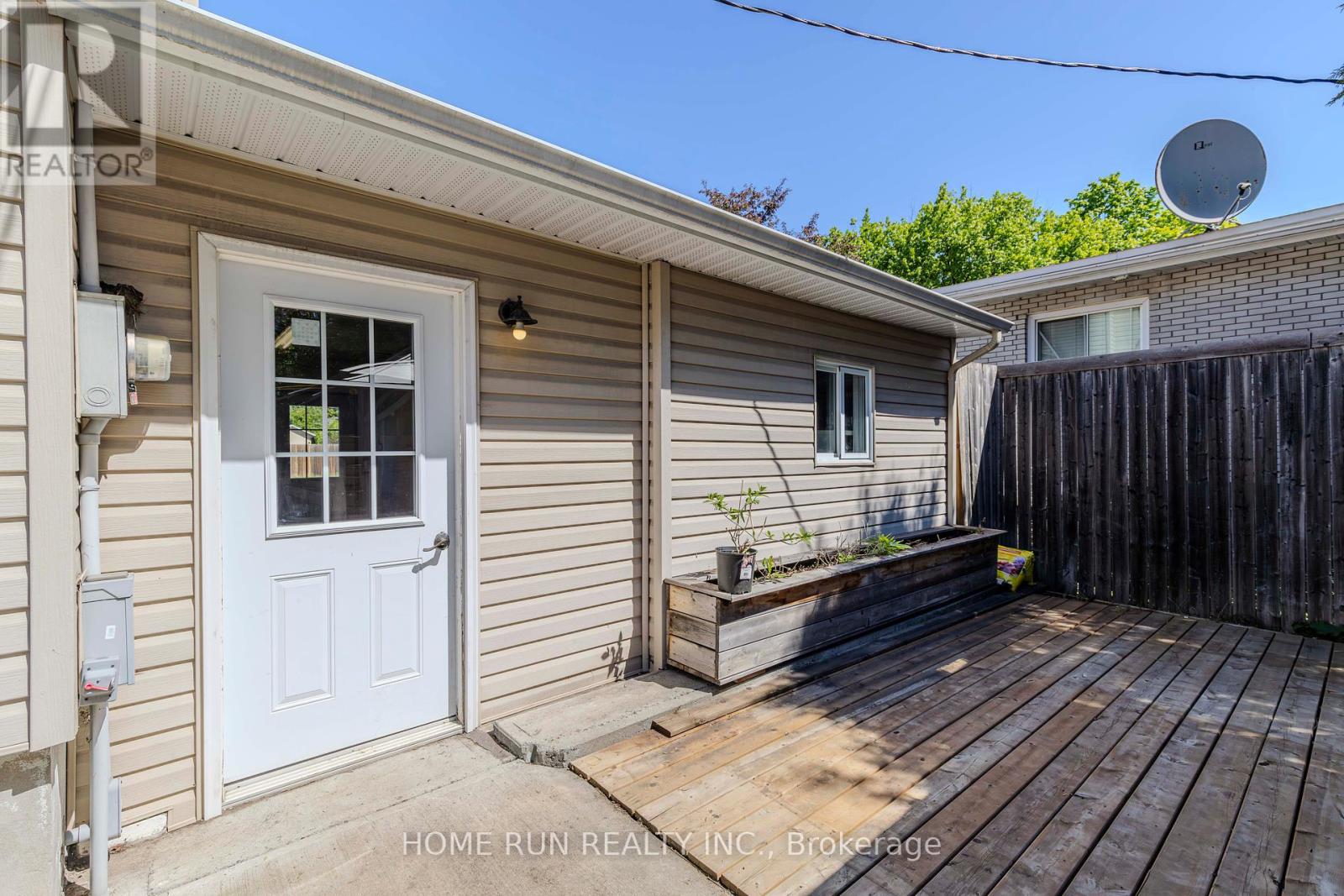 Photo 27 of 92 Meadowlands Drive, Ottawa ON