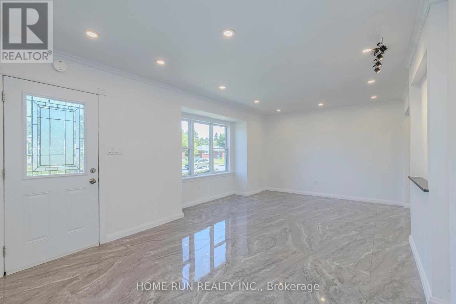 Photo 18 of 92 Meadowlands Drive, Ottawa ON