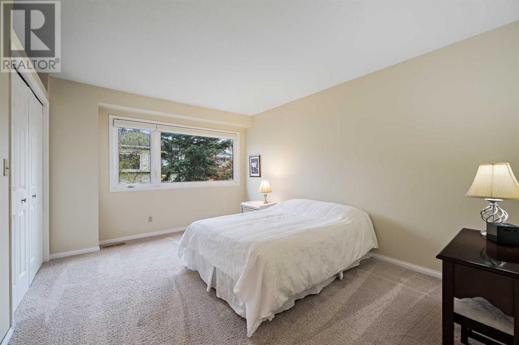 Single Family House 4 Level for Sale in    Street NW Varsity Calgary 