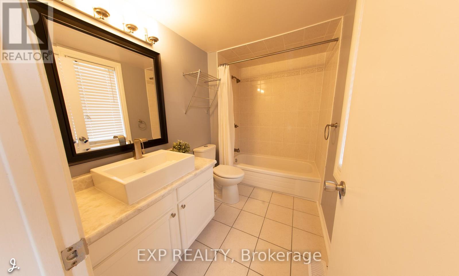 https://ddfcdn.realtor.ca/listing/TS638840264806300000/reb76/highres/7/x12178287_25.jpg