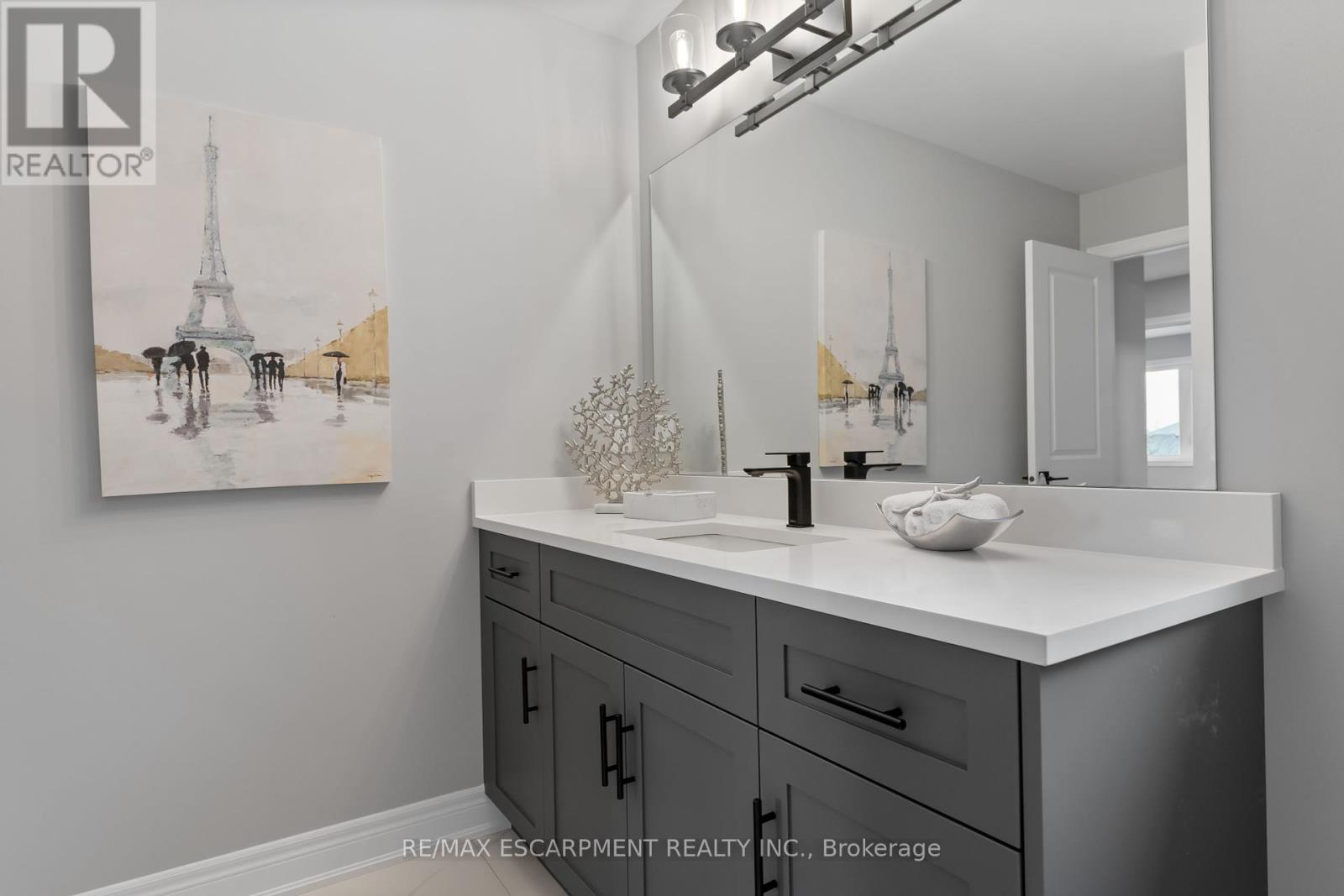Photo 9 of 65 Seabreeze Crescent, Hamilton ON