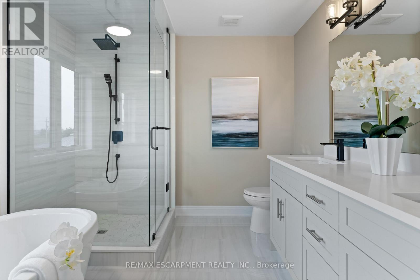 Photo 10 of 65 Seabreeze Crescent, Hamilton ON