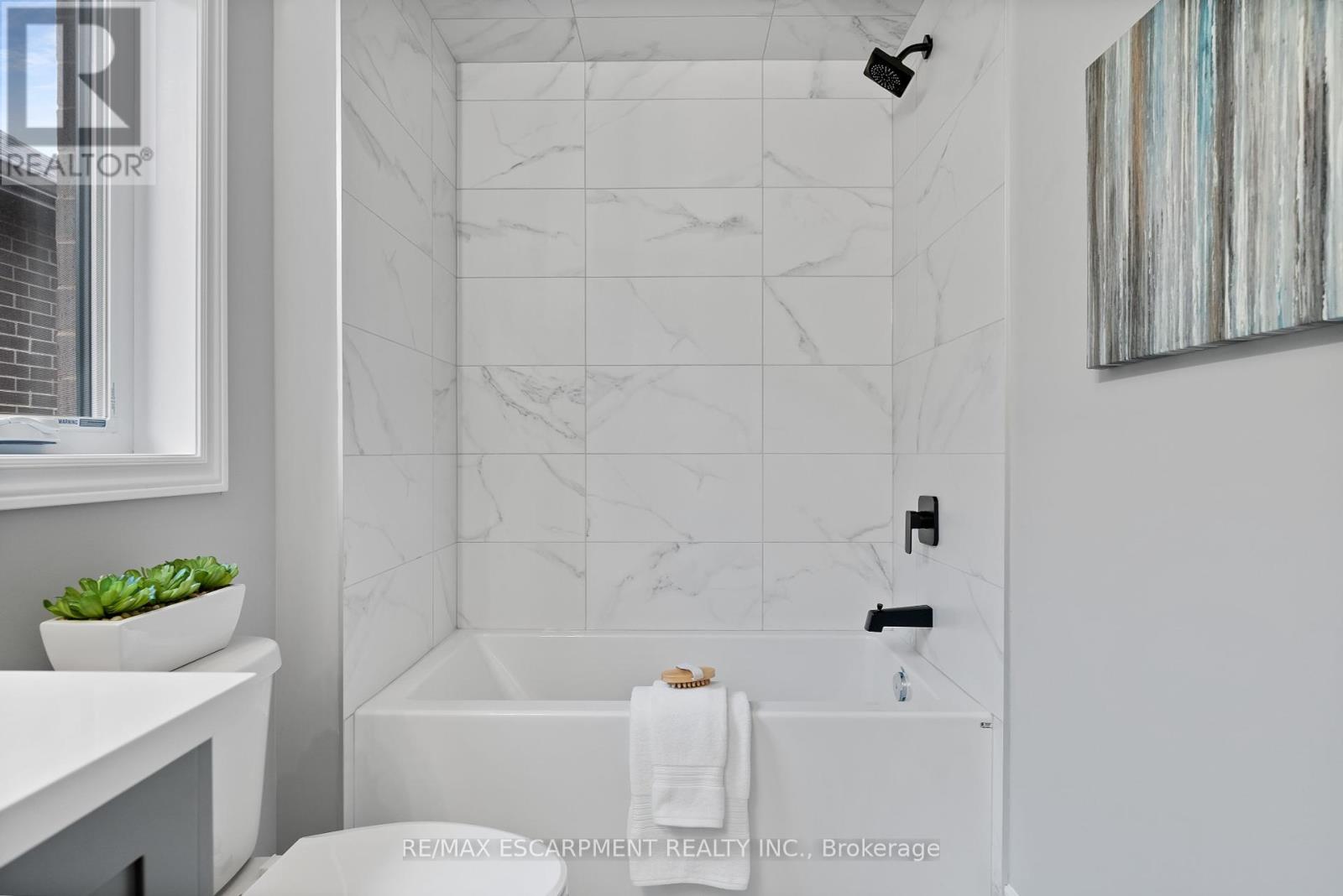 Photo 8 of 65 Seabreeze Crescent, Hamilton ON