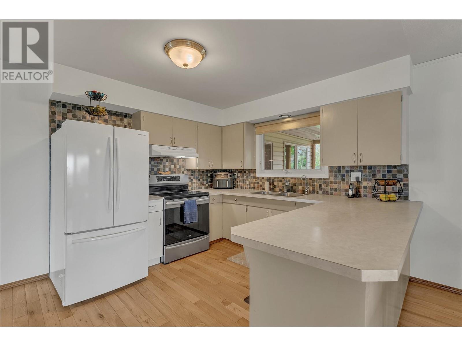6528 Lipsett Crescent, Summerland