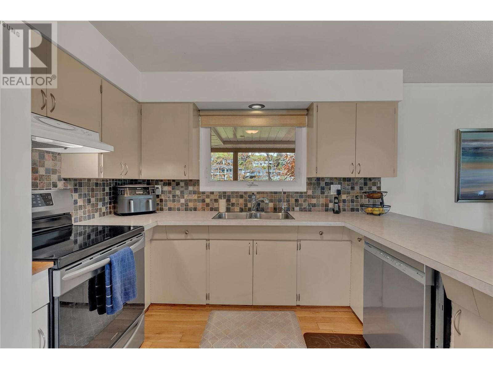 6528 Lipsett Crescent, Summerland