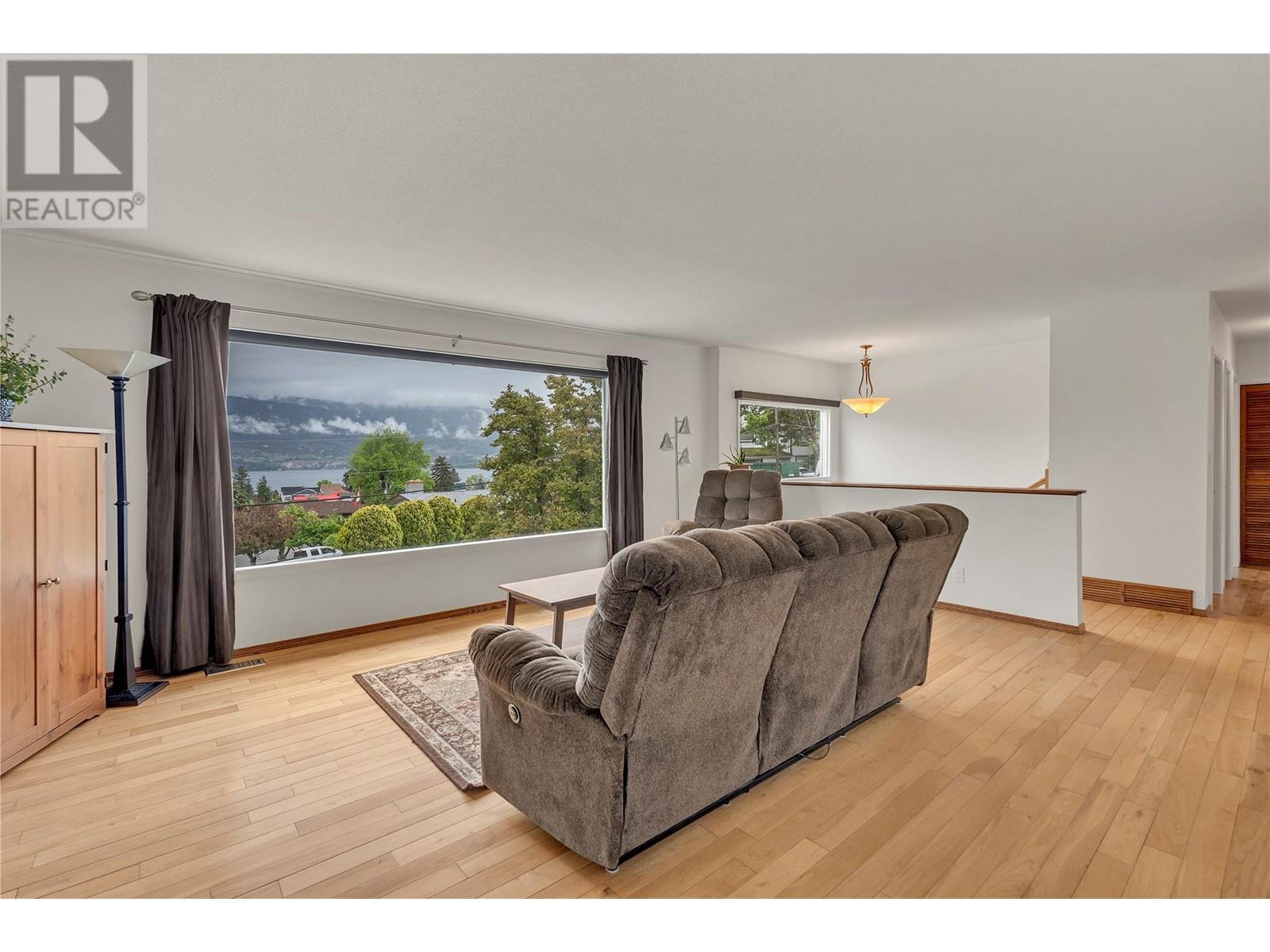 6528 Lipsett Crescent, Summerland