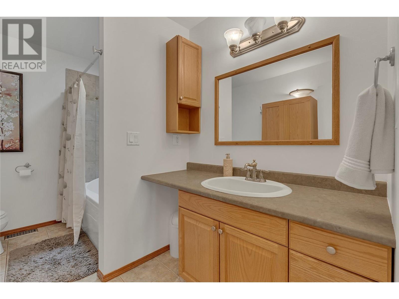 6528 Lipsett Crescent, Summerland