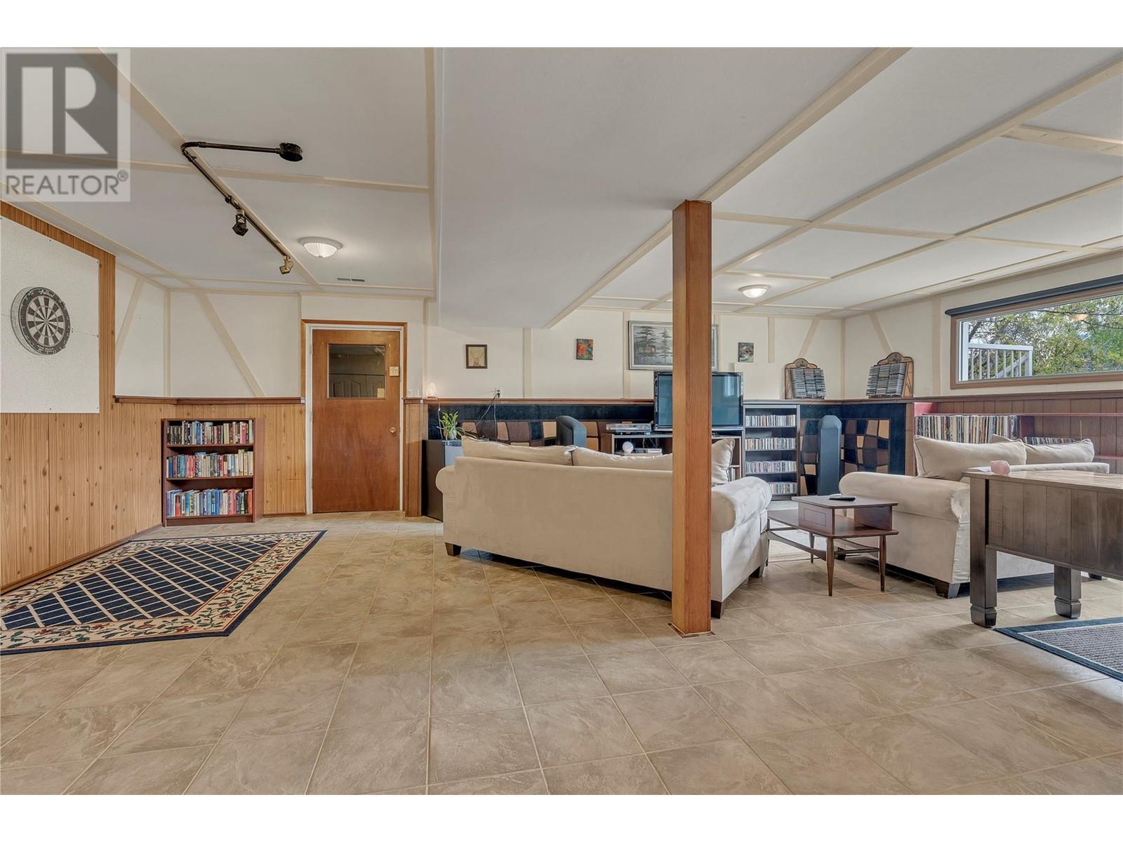 6528 Lipsett Crescent, Summerland