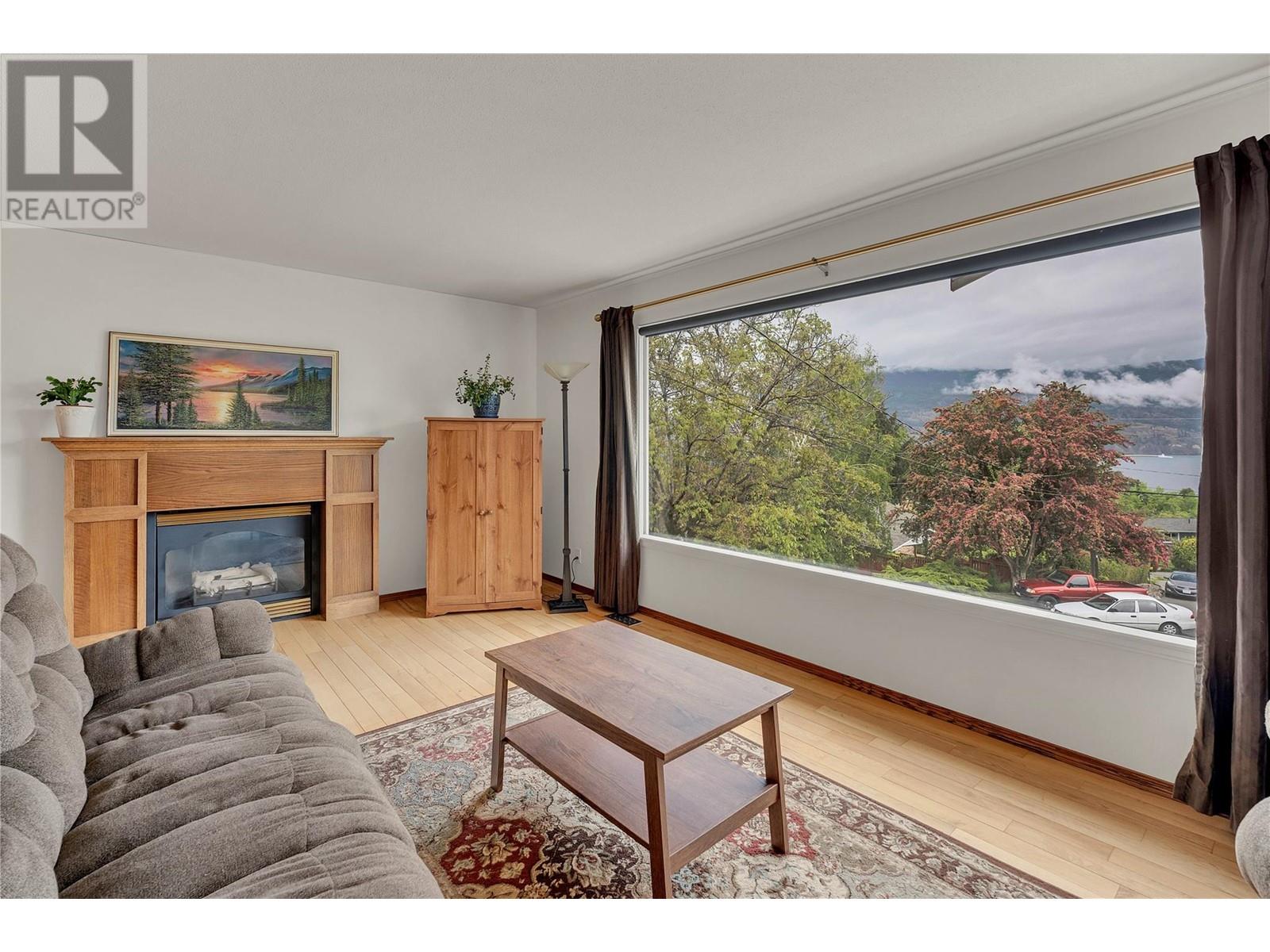 6528 Lipsett Crescent, Summerland
