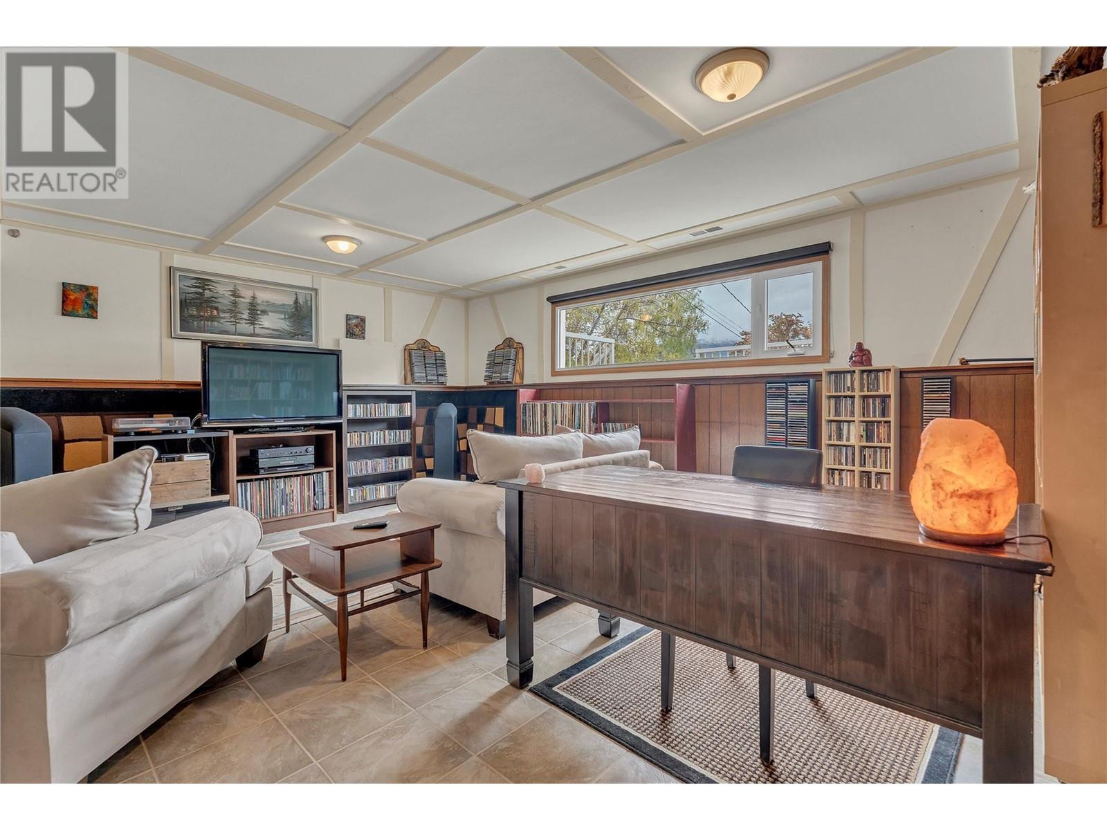 6528 Lipsett Crescent, Summerland