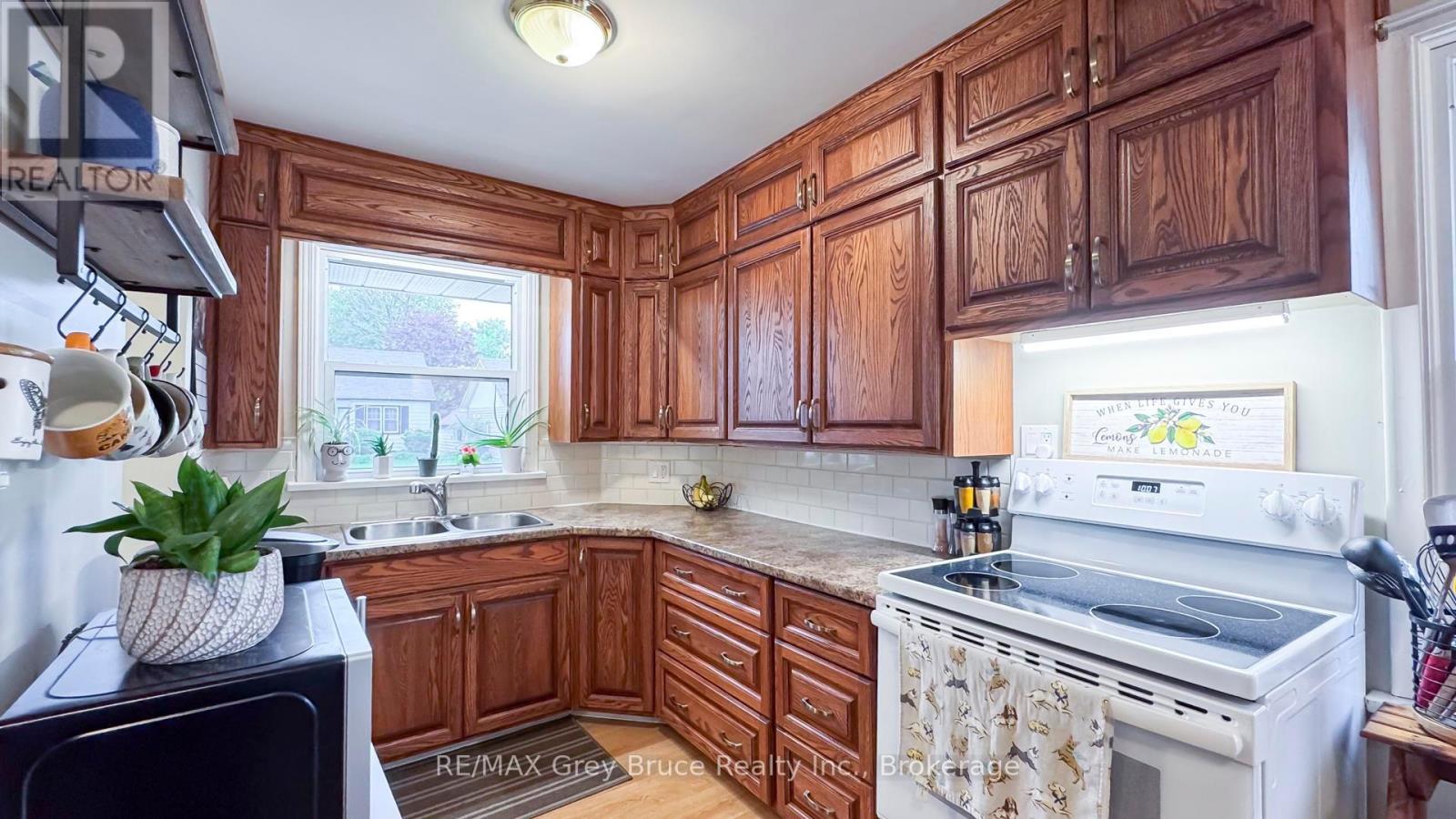Photo 11 of 247 Albert Street S, West Grey ON