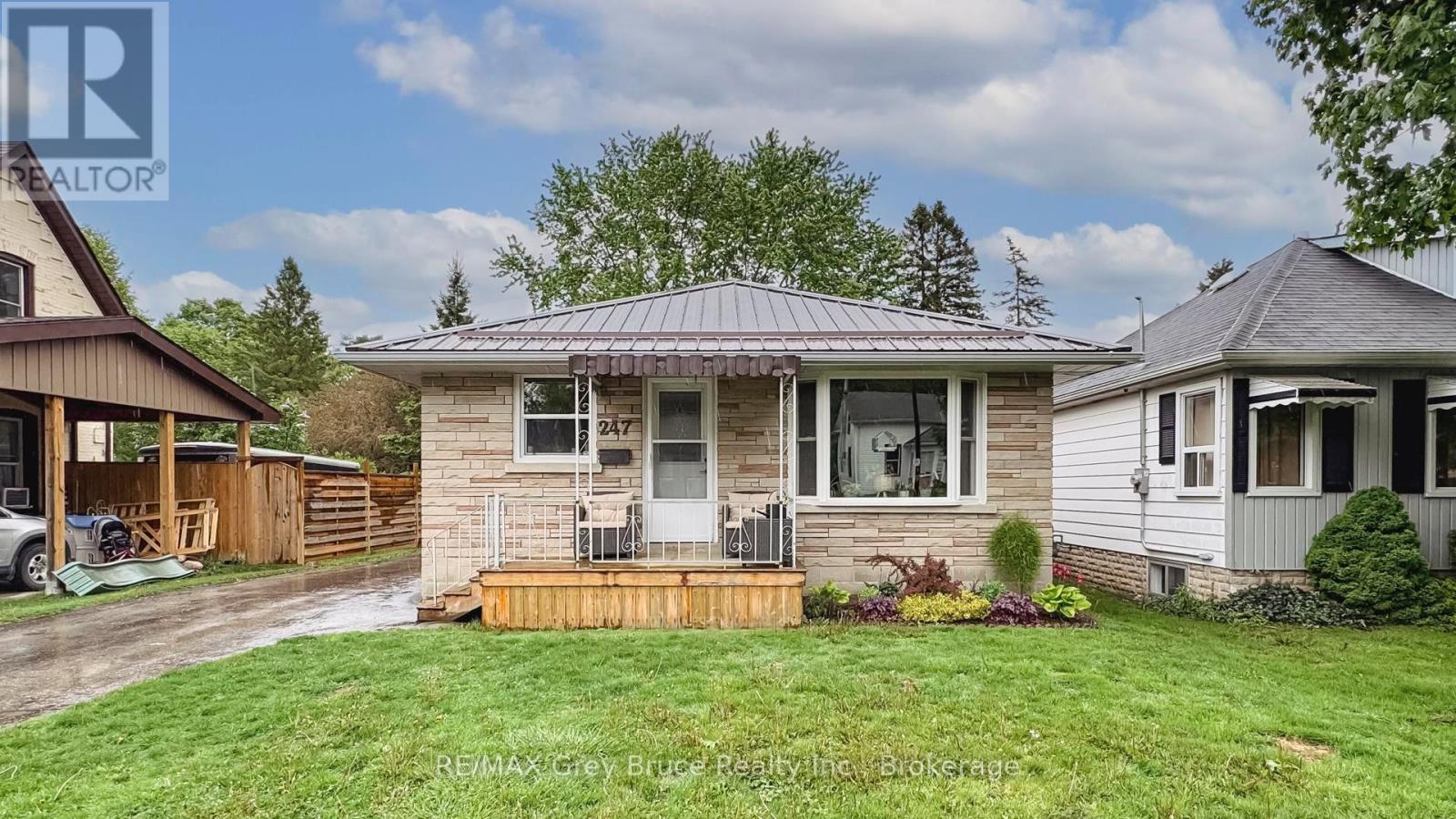 Photo 2 of 247 Albert Street S, West Grey ON