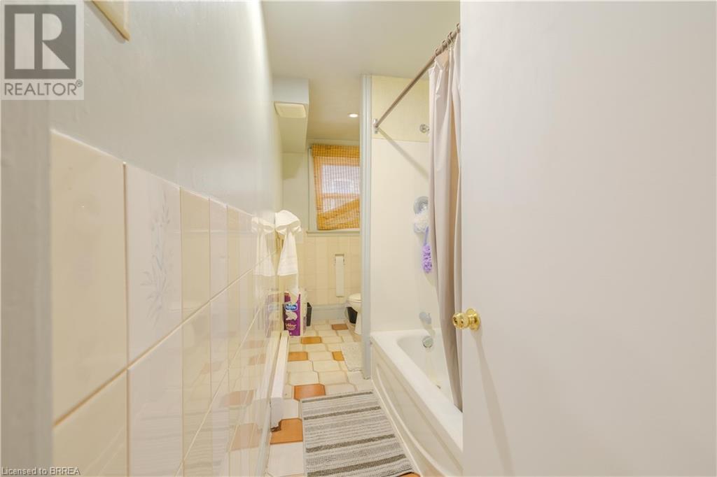 Photo 9 of 113 Brant Avenue Unit 4, Brantford ON