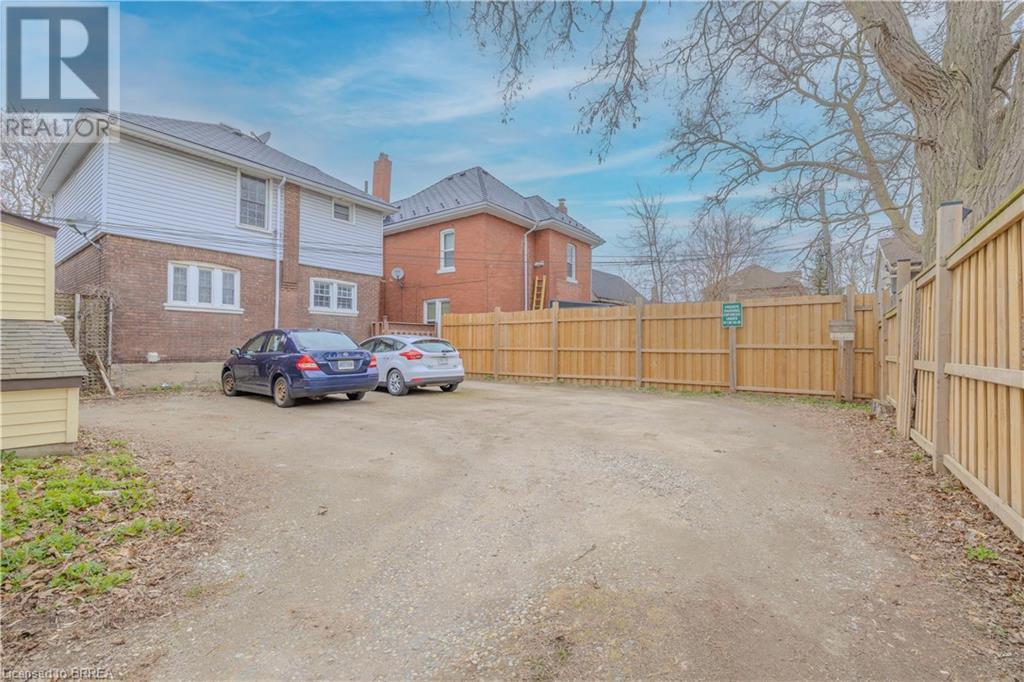 Photo 12 of 113 Brant Avenue Unit 4, Brantford ON