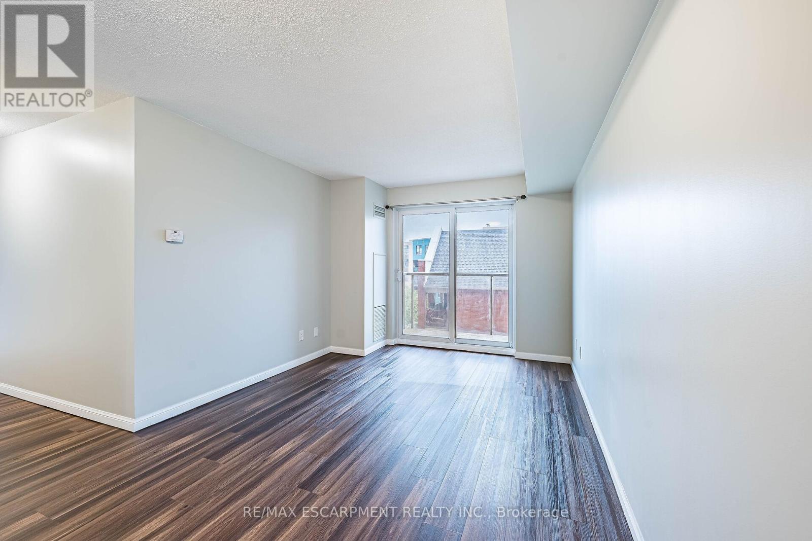 Photo 23 of 402 4 Elsinore Path, Toronto ON
