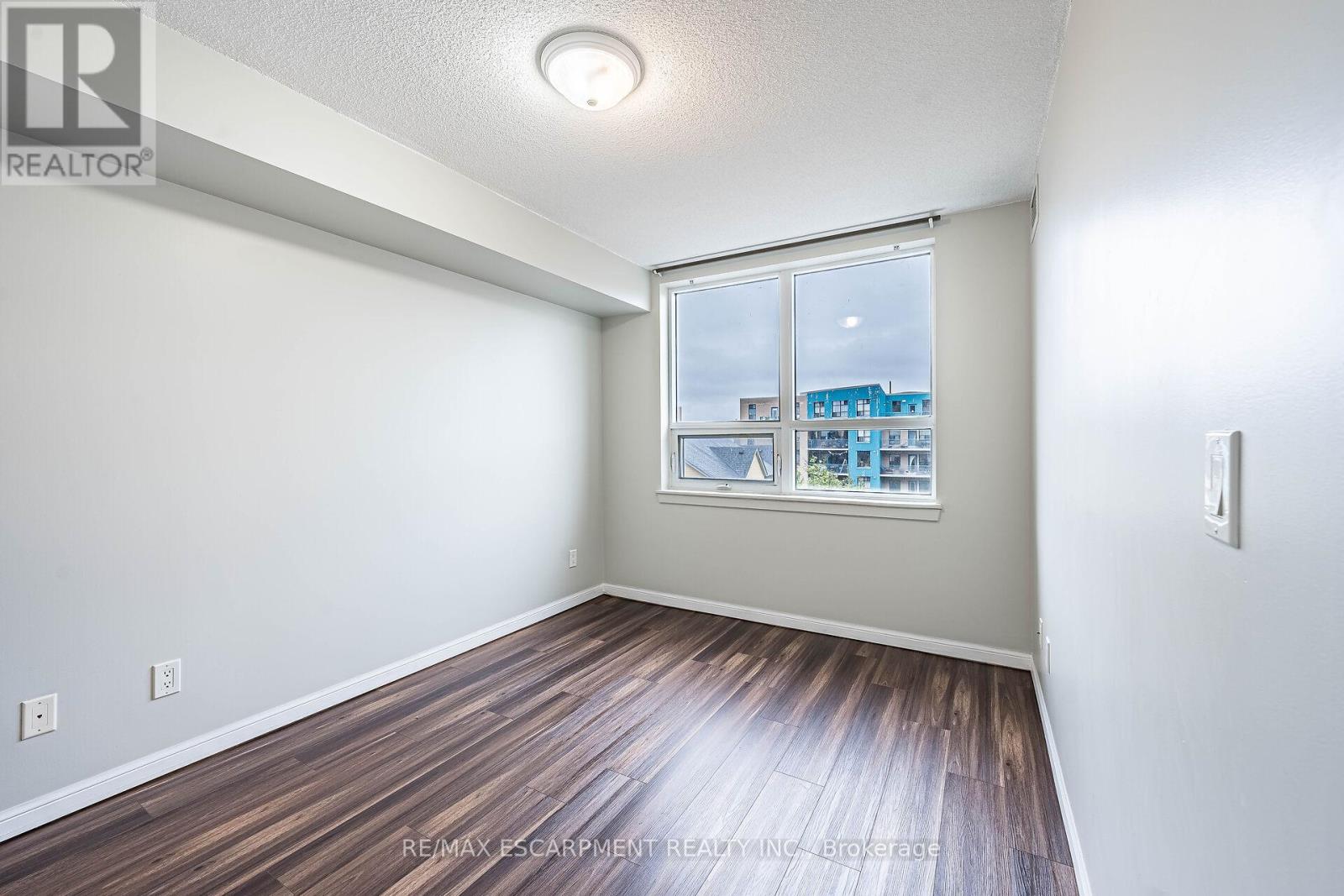 Photo 26 of 402 4 Elsinore Path, Toronto ON