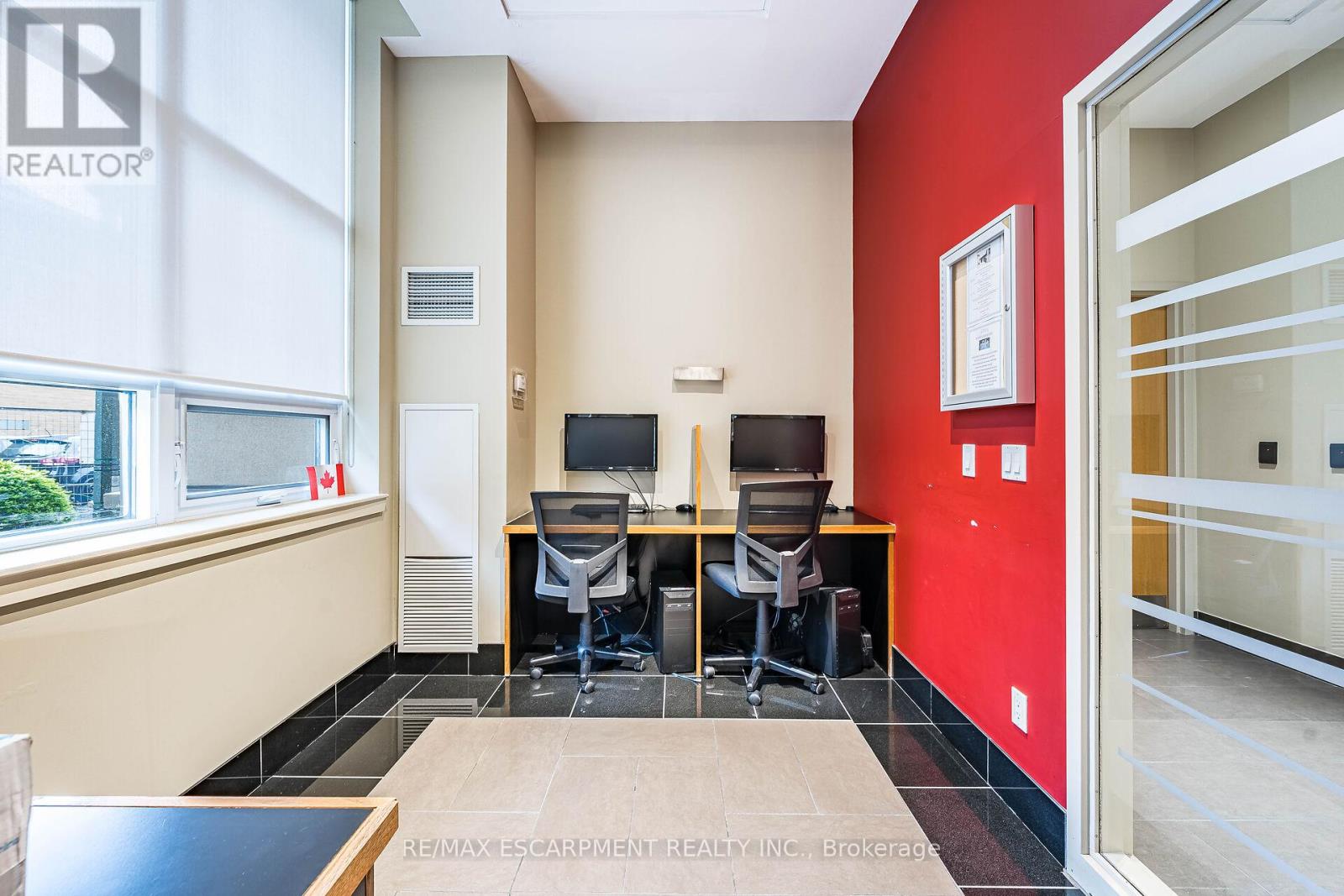 Photo 10 of 402 4 Elsinore Path, Toronto ON