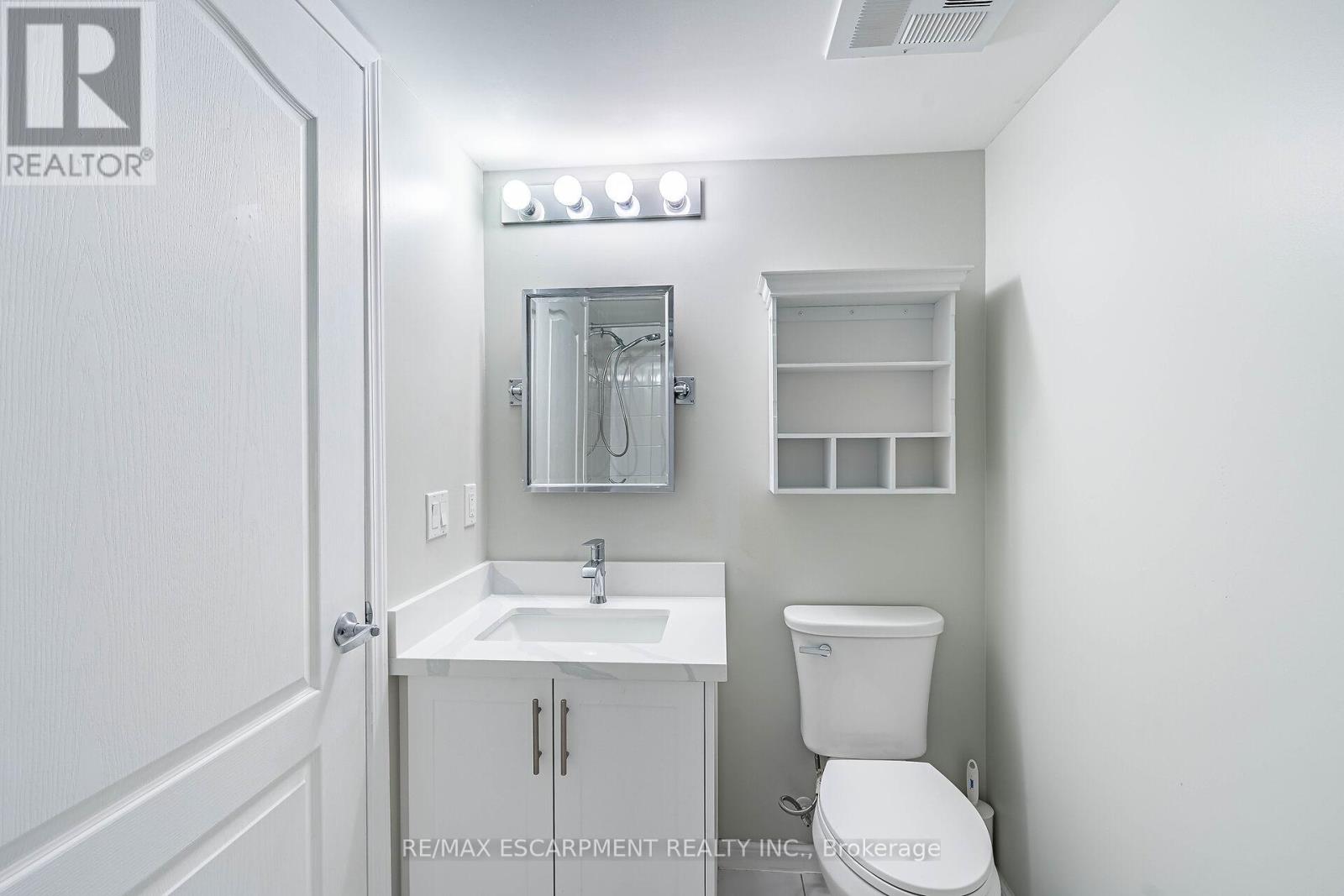 Photo 6 of 402 4 Elsinore Path, Toronto ON
