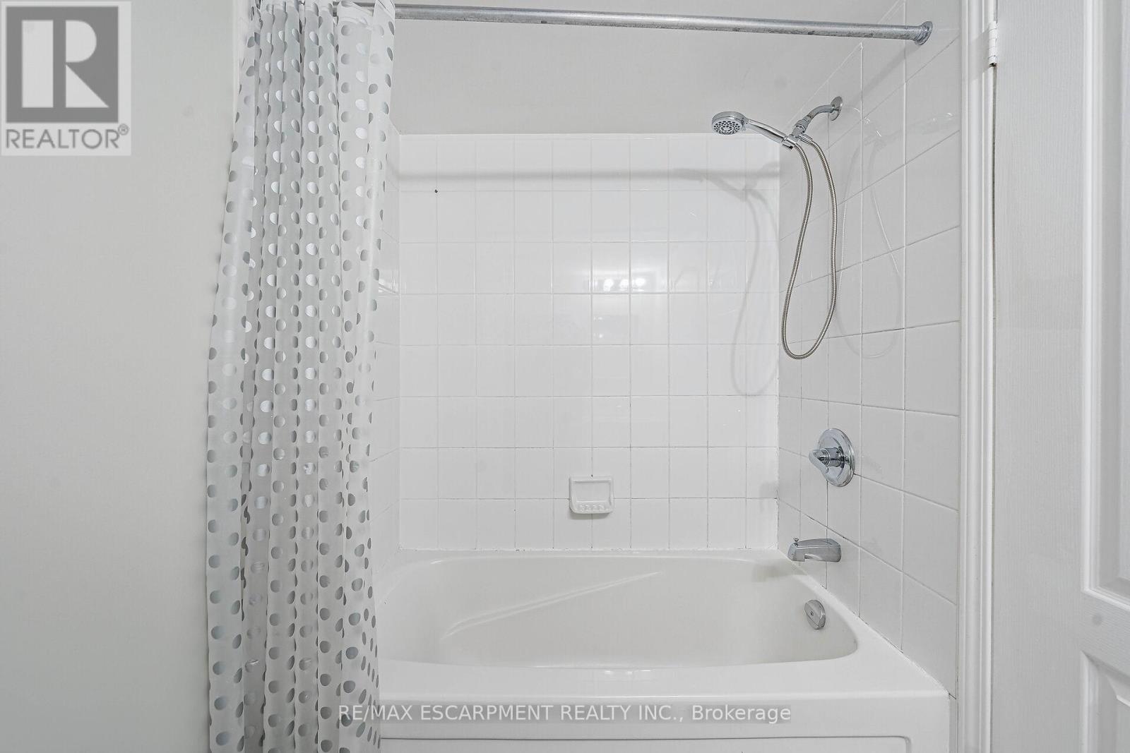 Photo 21 of 402 4 Elsinore Path, Toronto ON
