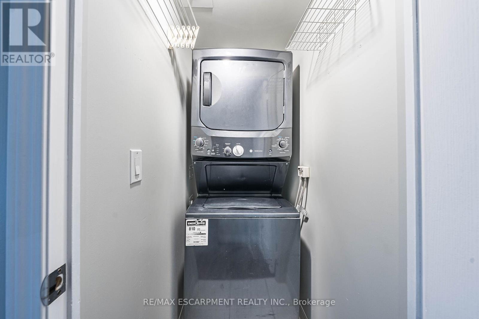 Photo 15 of 402 4 Elsinore Path, Toronto ON