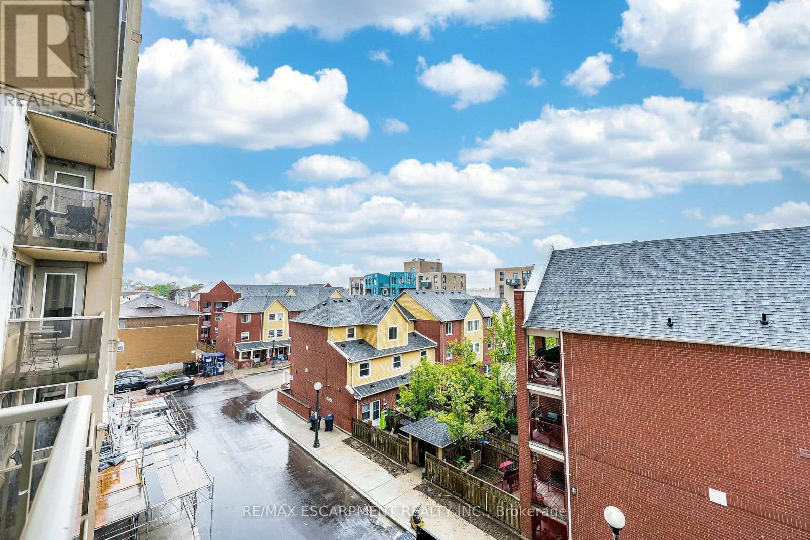 Photo 19 of 402 4 Elsinore Path, Toronto ON