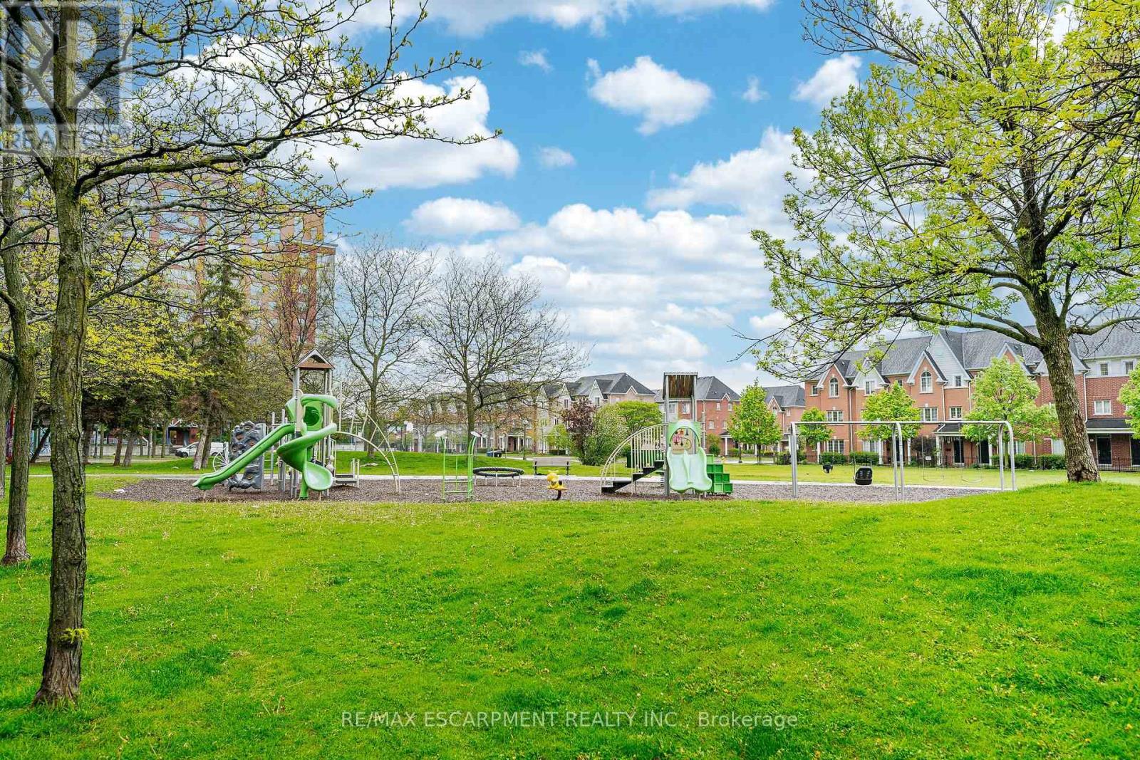 Photo 22 of 402 4 Elsinore Path, Toronto ON