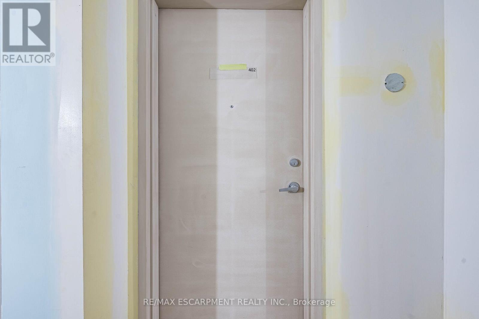 Photo 24 of 402 4 Elsinore Path, Toronto ON