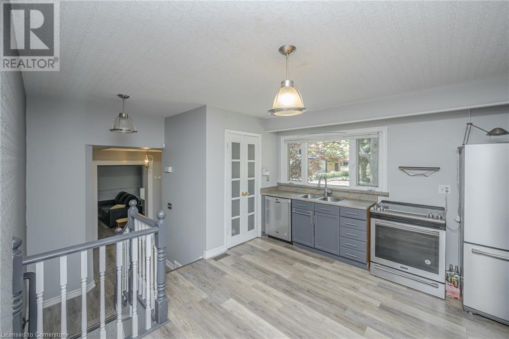 Photo 23 of 374 Spruce Street, Oakville ON
