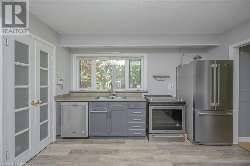 Photo 32 of 374 Spruce Street, Oakville ON
