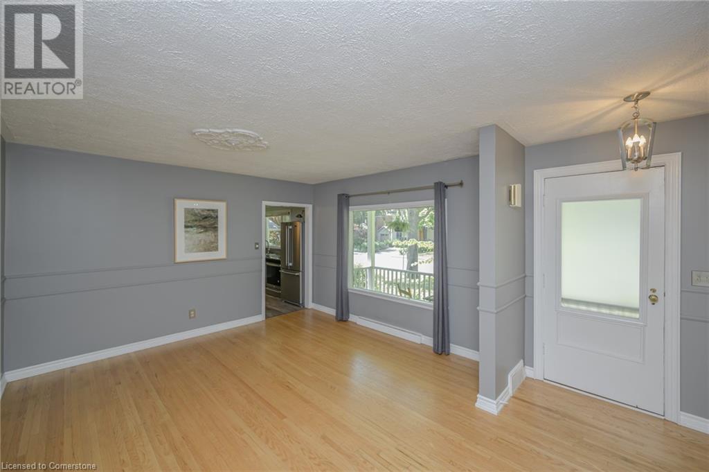 Photo 11 of 374 Spruce Street, Oakville ON