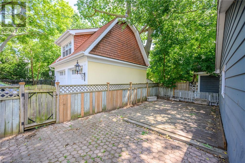 Photo 4 of 374 Spruce Street, Oakville ON