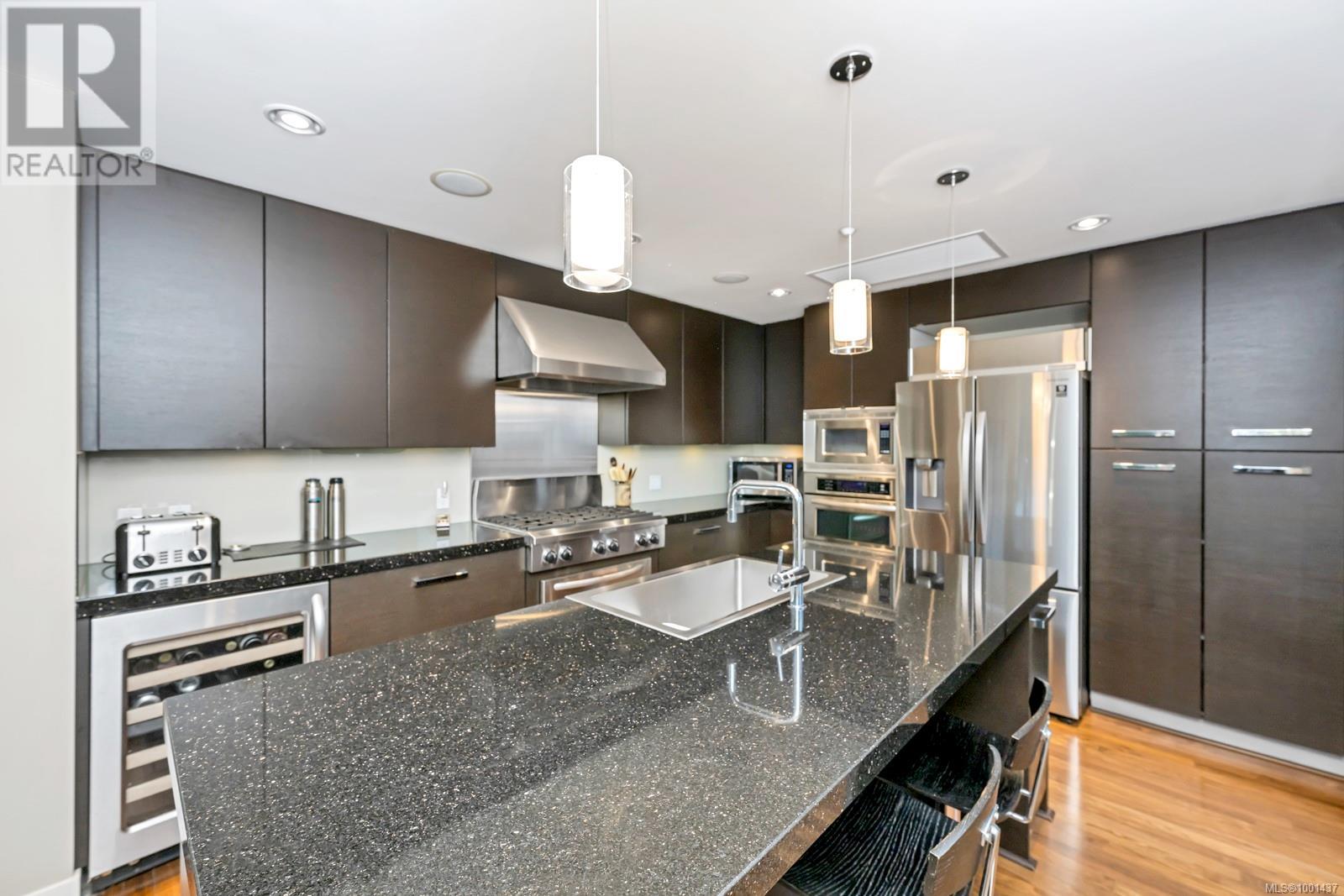 Photo 12 of 802 1400 Lynburne Pl, Langford BC