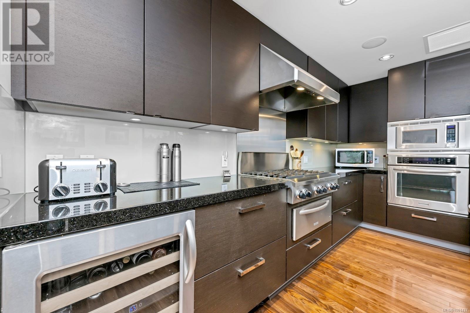 Photo 13 of 802 1400 Lynburne Pl, Langford BC