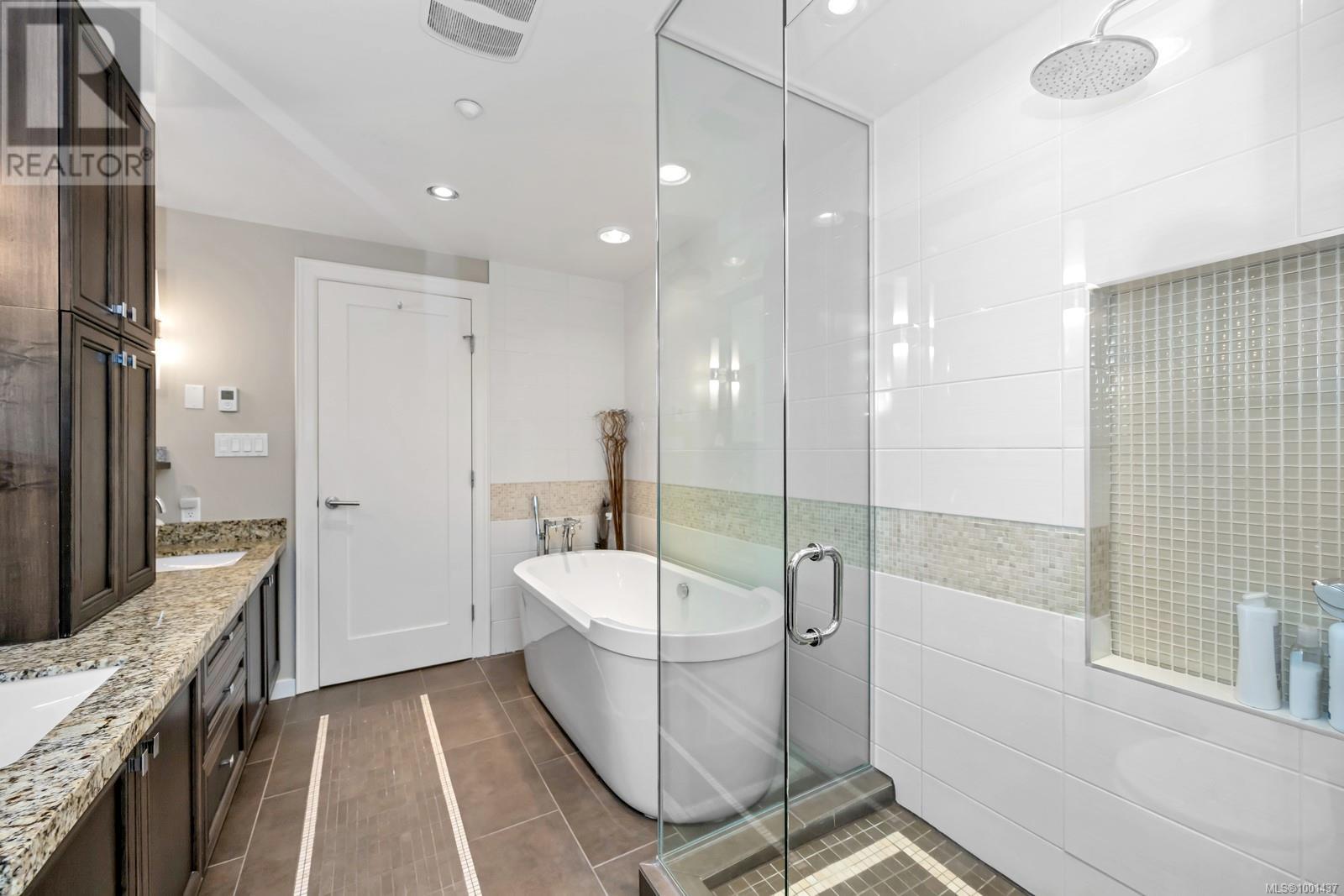 Photo 33 of 802 1400 Lynburne Pl, Langford BC