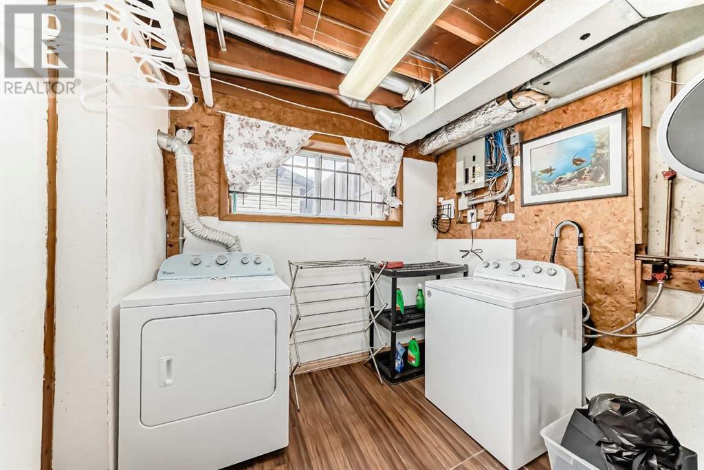 Single Family House Bi-level for Sale in  Berwick Drive NW Beddington Heights Calgary 