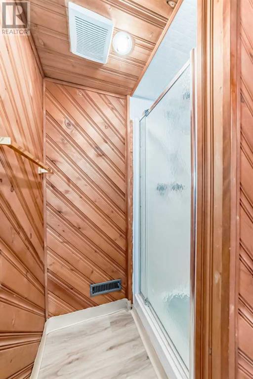 Single Family House Bi-level for Sale in  Berwick Drive NW Beddington Heights Calgary 