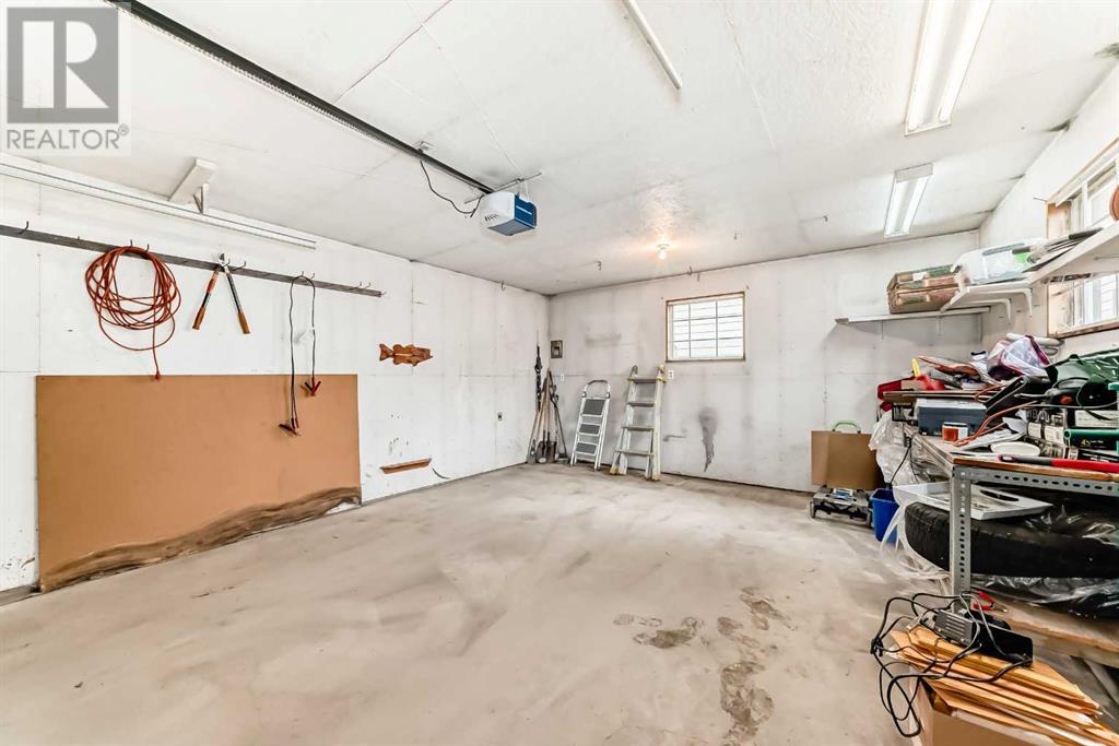 Single Family House Bi-level for Sale in  Berwick Drive NW Beddington Heights Calgary 