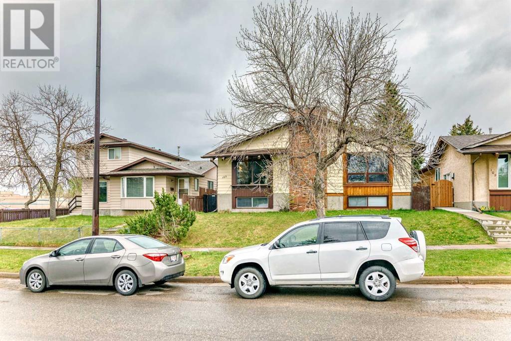 Single Family House Bi-level for Sale in  Berwick Drive NW Beddington Heights Calgary 