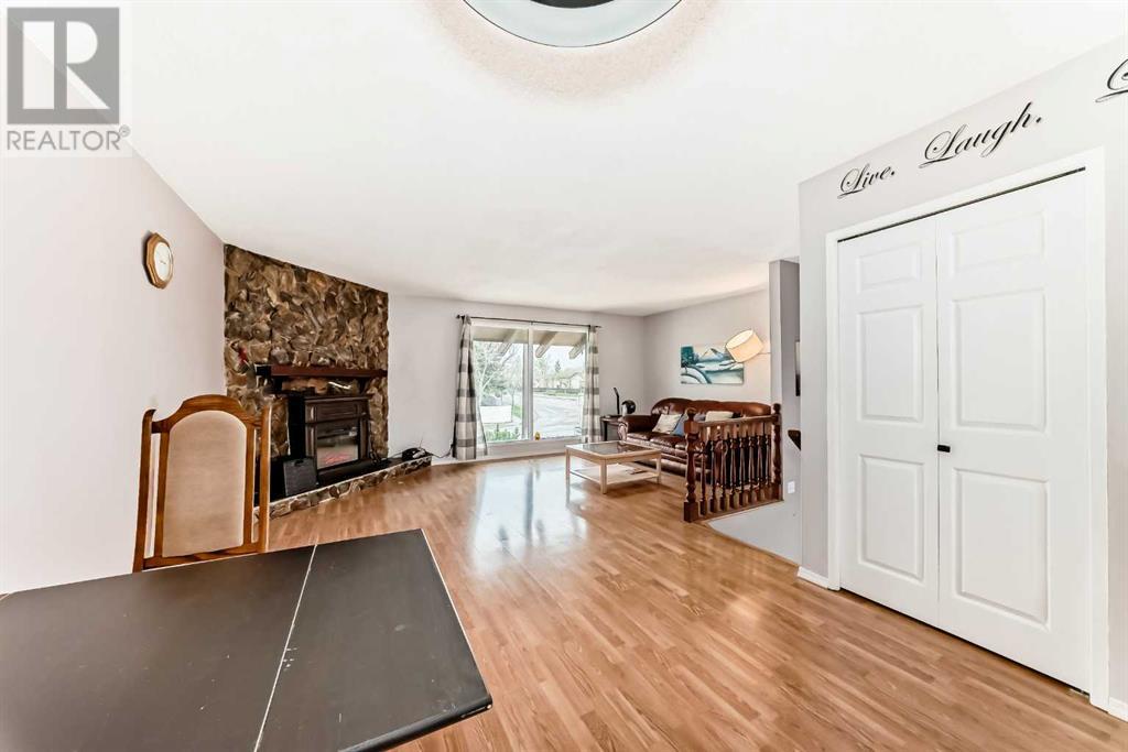 Single Family House Bi-level for Sale in  Berwick Drive NW Beddington Heights Calgary 