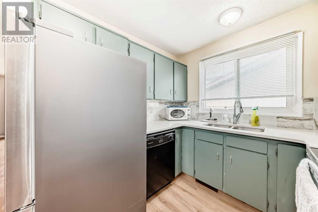 Single Family House Bi-level for Sale in  Berwick Drive NW Beddington Heights Calgary 