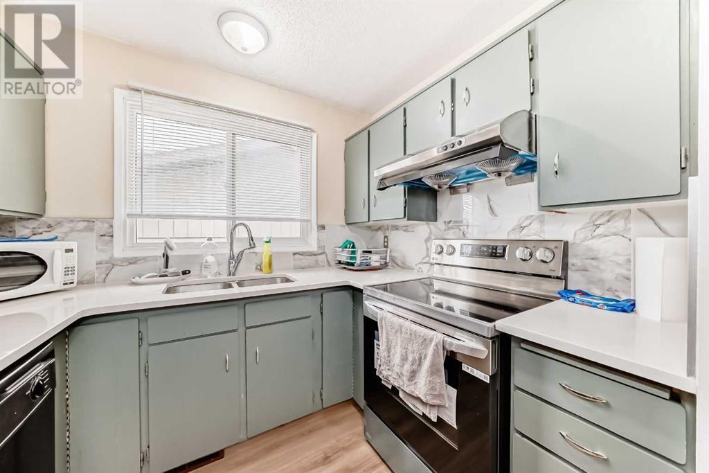 Single Family House Bi-level for Sale in  Berwick Drive NW Beddington Heights Calgary 