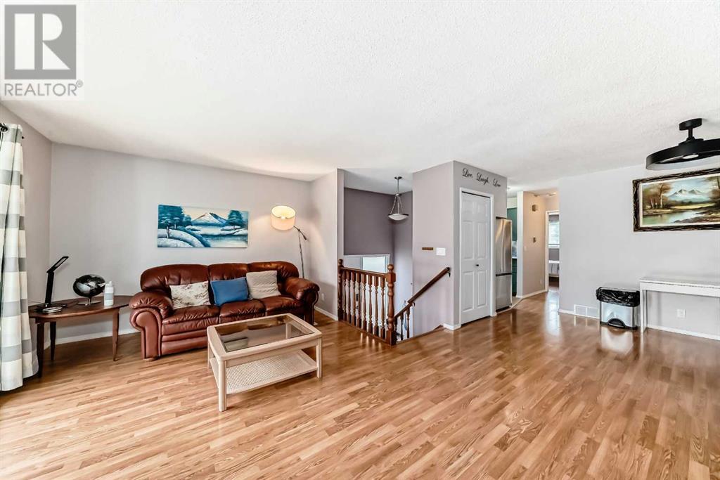 Single Family House Bi-level for Sale in  Berwick Drive NW Beddington Heights Calgary 