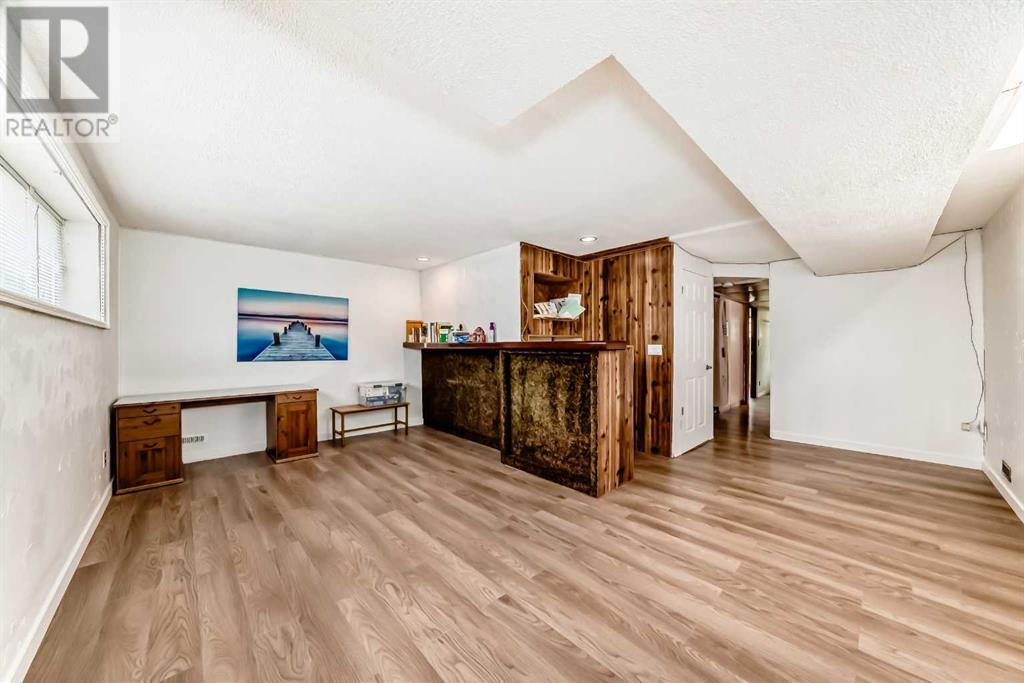 Single Family House Bi-level for Sale in  Berwick Drive NW Beddington Heights Calgary 