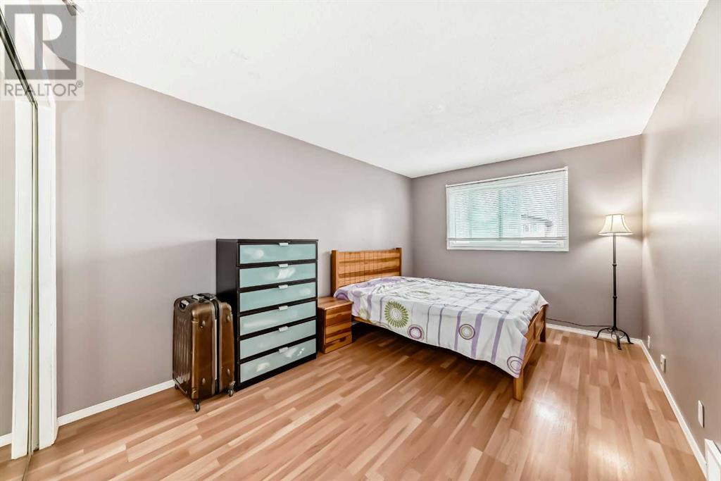 Single Family House Bi-level for Sale in  Berwick Drive NW Beddington Heights Calgary 