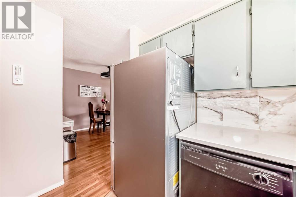 Single Family House Bi-level for Sale in  Berwick Drive NW Beddington Heights Calgary 